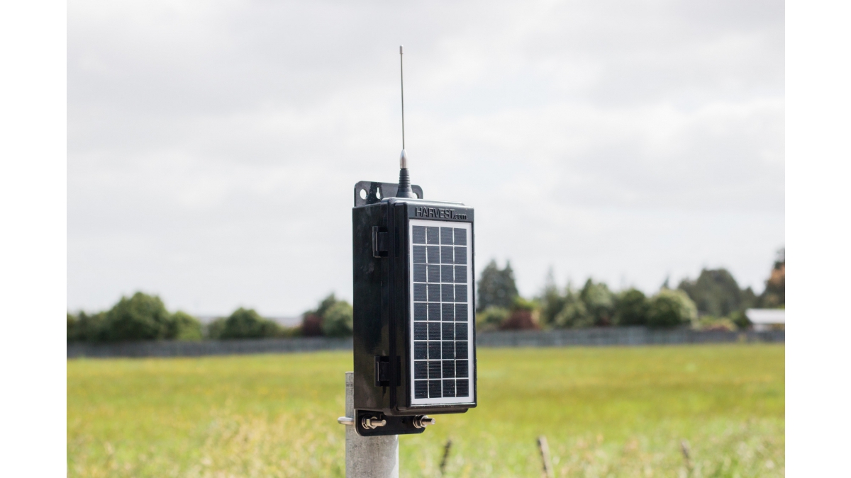 LRR3 with standard built in antenna and pipe mount